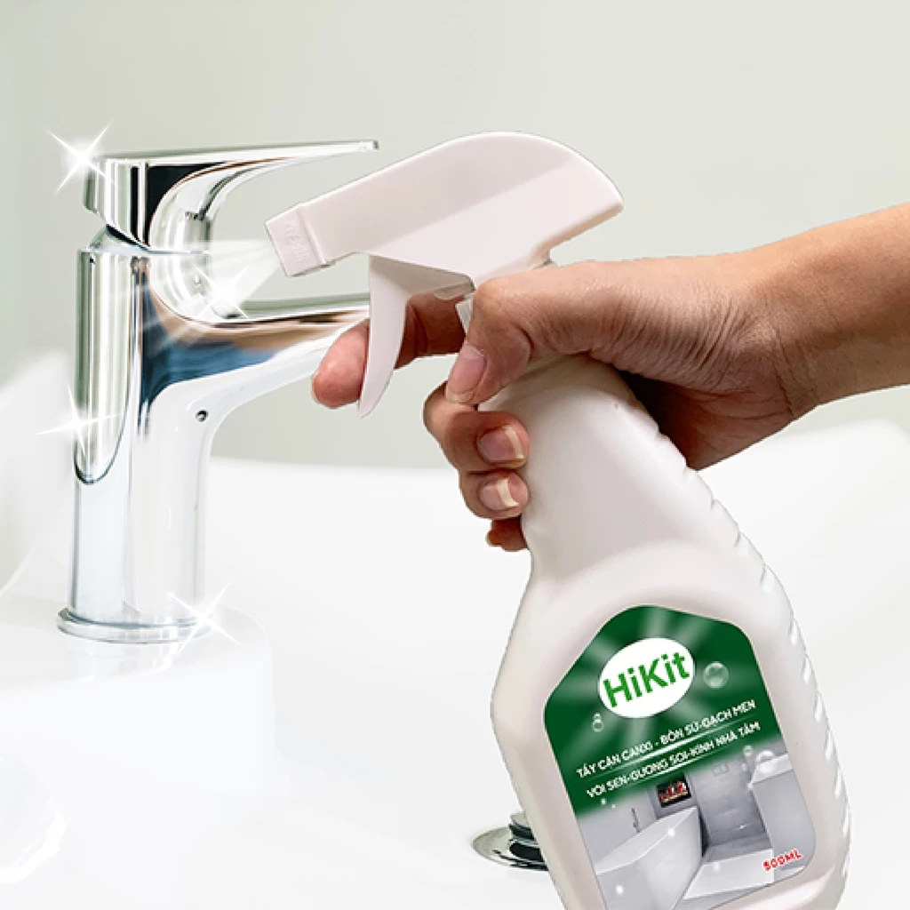 Tại Sao Vách Kính Nhà Tắm Cứ Trắng Mờ? Cách Tẩy Cặn Canxi Sáng Bóng Như Mới